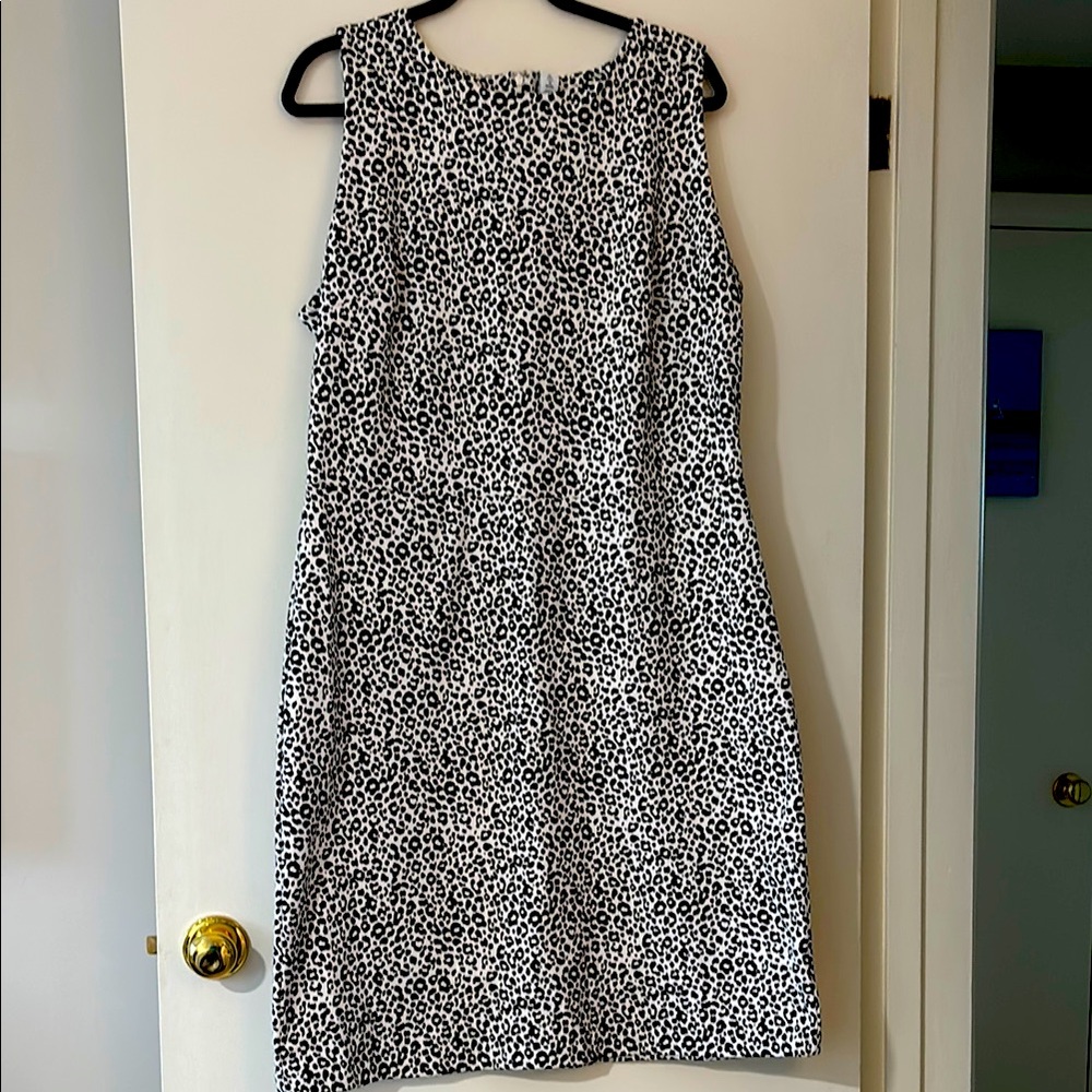 Elegant Black and White Leopard Print Dress